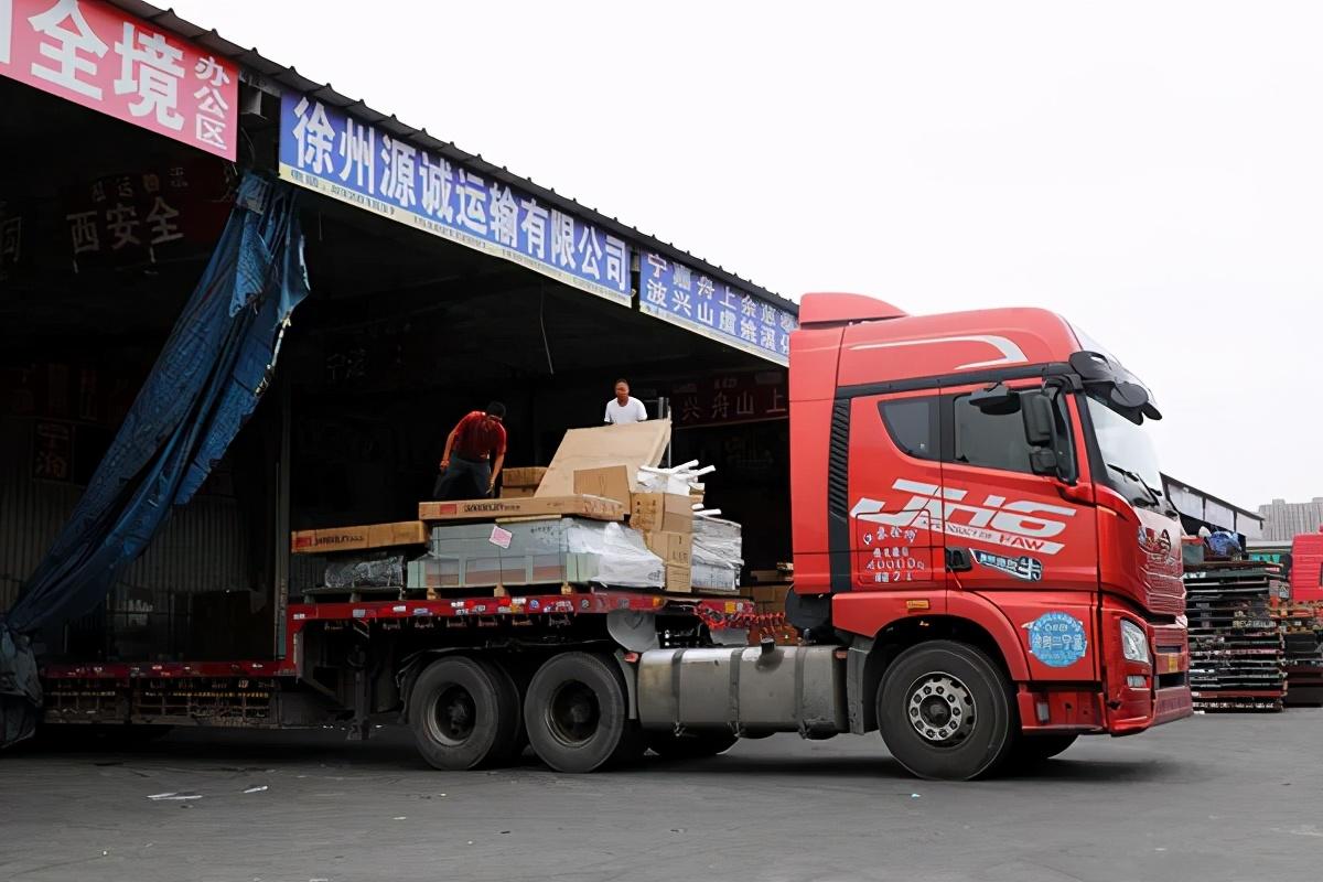 解放最新款牵引车，引领物流新时代的翘楚典范